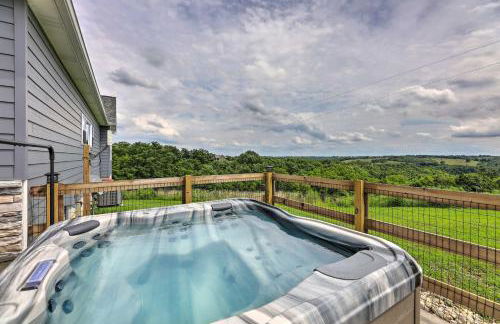 Chic Williamstown Retreat with Pool and Hot Tub! - Foto 36