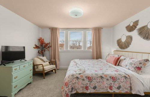 Hot Tub - Game Room - Chic & Spacious - Sleeps 10 - Foto 28