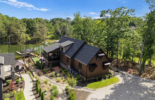 Black Bear Lodge by Avantstay Lakefront, Dock, Pool, Theater Sleeps 20+ - Foto 68