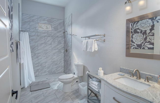 Gorgeous Family-friendly Home Near Downtown - Photo 16