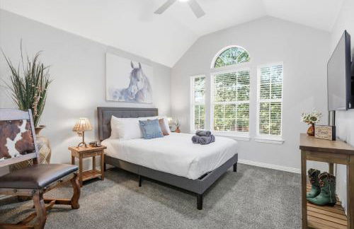 Luxury Backyard Pool & Patio Oasis 4-BD - Foto 32