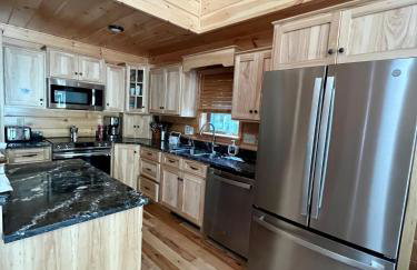 Luxury Cabin with Outdoor HotTub-NEW Construction - Foto 20