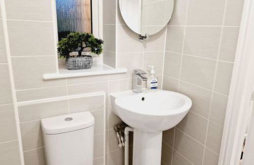Modern Home near London ensuite room, 3 toilets - Foto 14