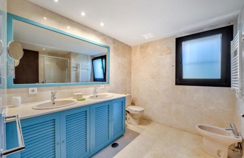 Villa in Marbella with golf views - Photo 48