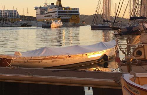 Au cœur du vieux Toulon au calme appartement rénové climatisé confortable étage élevé avec ascenseur proche parking et toutes commodités - Foto 30