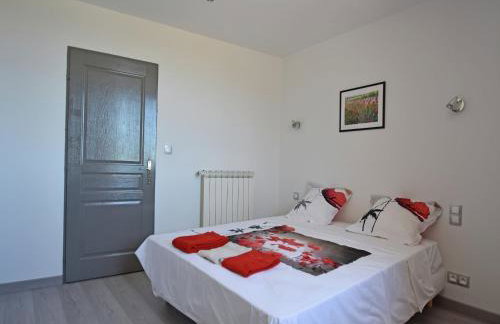 Peaceful Poolside Escape - Foto 13