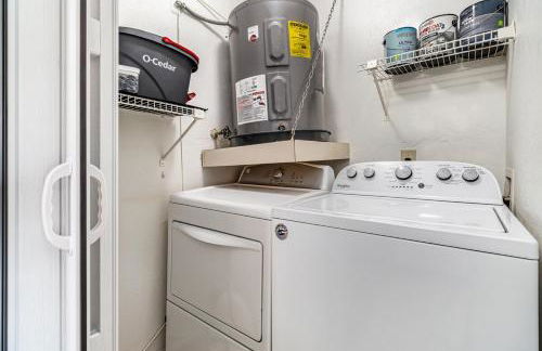 Tranquil Condo Walk to Beach - Foto 10