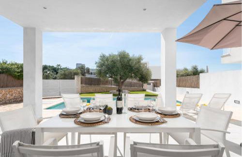 STUNNING VILLA MARIANELLA, CASA GRIS, POOL, BBQ, AC, FREE WiFi - Foto 16