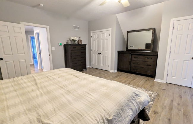 The Nest at Pinecrest by Avantstay Hot Tub Spacious Deck Game Room Fire Pit - Foto 37