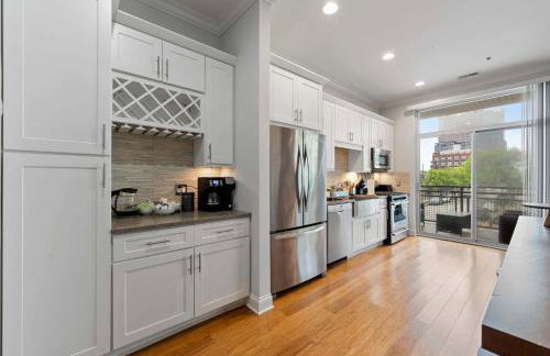 1 Free Parking Gym Balcony Sleeps 10 - Photo 23