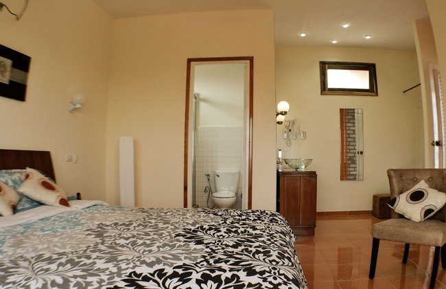 Presidents Suite, Knocking on Cuba - Photo 7