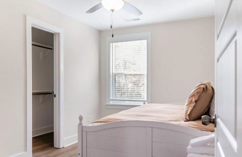 Family-Friendly 4BR with Fenced Yard & Parking - Foto 20