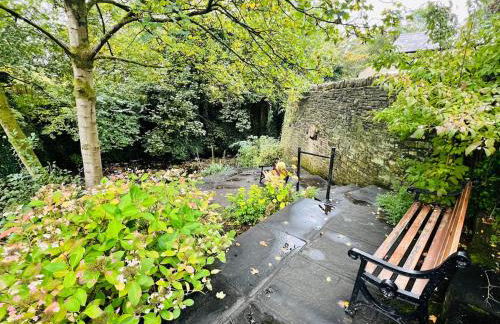 Old Betting Shop for 3 & Furry Friend - Photo 46