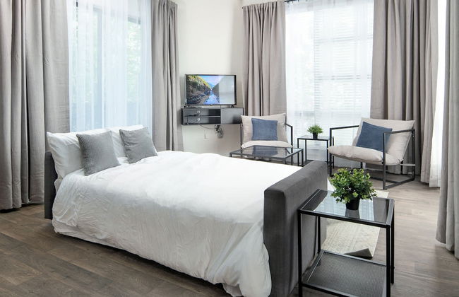 Uptown 1st Ward Corner Unit Superior 2BD Apt - Foto 34