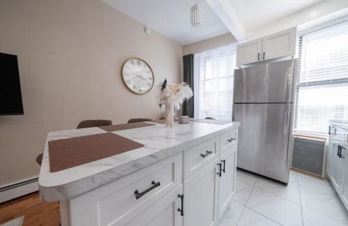 Sunlit 2BR Central Park North elevator & laundry - Foto 39