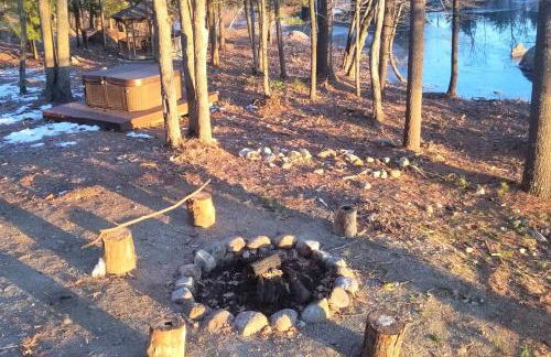 Modern Tiny House with Ski Access in Bennington, New Hamsphire - Foto 27