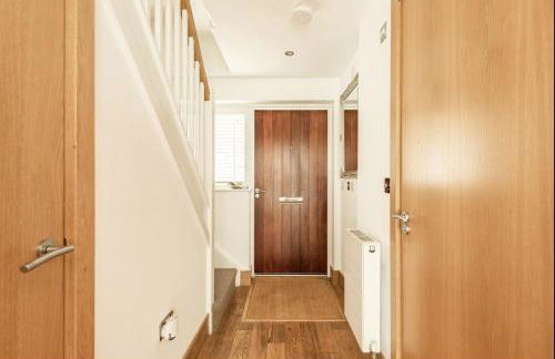 Modern contemporary home in beautiful setting - Foto 55