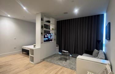 London Heathrow Airport Apartment Voyager House Terminal 12345 - EV electric and Parking available - Foto 5