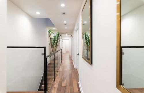 Luxury Gold Coast Penthouse with Deck & Views - Photo 65