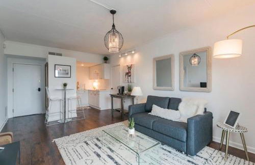 Home to the Stars on Music Row with Pool and Free Parking - Foto 24