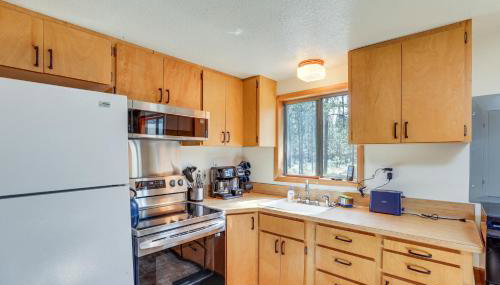 1 Mi to State Park Peaceful La Pine Cabin with Deck - Foto 2