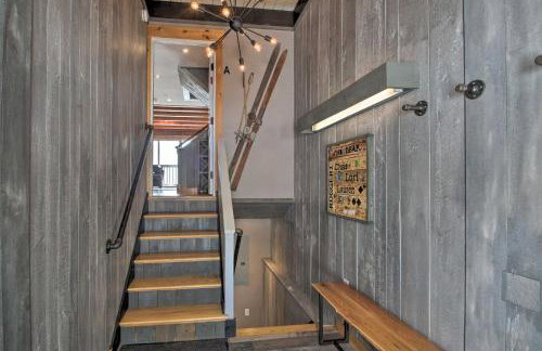 Slopeside Burke Mountain Condo with Fireplace! - Foto 12