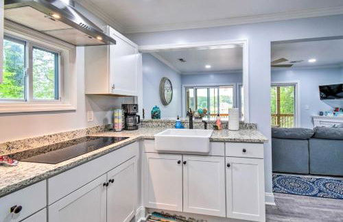 Relaxing Riverfront Cottage with Boat Dock! - Foto 10