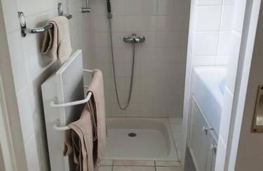 Charmant appartement au rez de jardin d'une maison - Foto 6