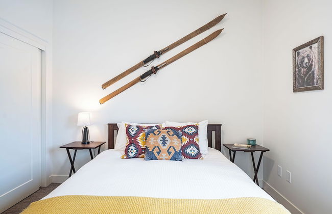 The Mac Shack by Revelstoke Vacations - Photo 3