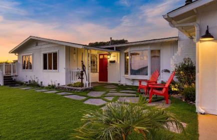 Coastal Retreat with Hot Tub Ocean Views Backyard Fun Newport Oasis by AvantStay - Foto 38