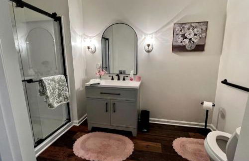 Classic Lakeside Estate Stay with Cozy Living Spaces & Outdoor Adventures in Kuttawa, Kentucky - Foto 17