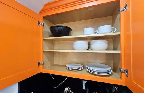 Comfy Tiny Home WP Large Private Deck Queen bed - Foto 27