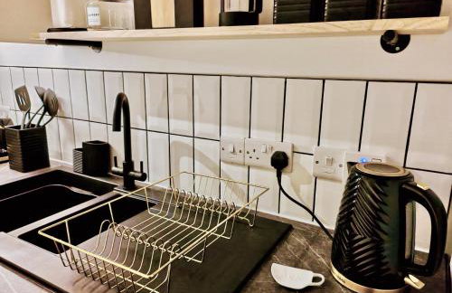 2-Bed Apartment - For Contractors & Business Travellers - Long Stays Welcome - Photo 59