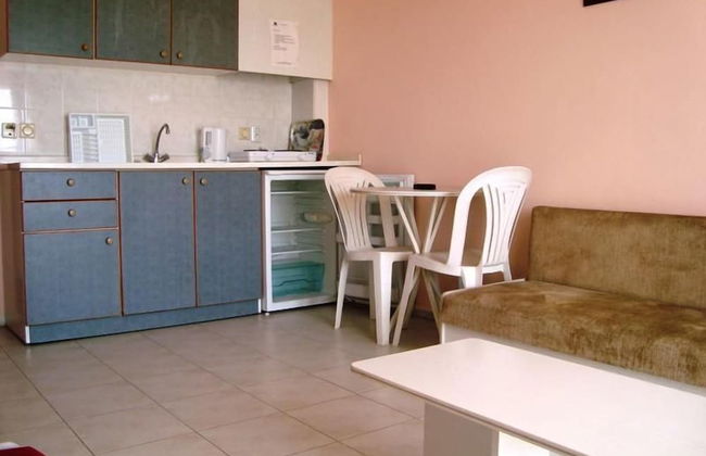 Golden Moon Apart Hotel - Photo 25