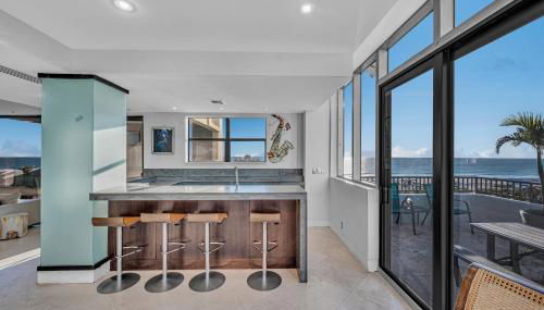 Crown Jewel of Ocean Drive- 2 story Penthouse, 4 Bedrooms & Private rooftop spa - Foto 4