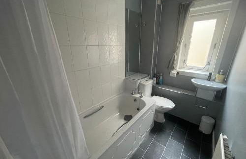 Royal Mile Escape-Free Parking - Photo 4