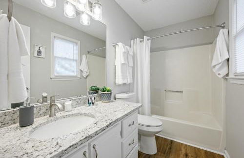 Disconnect From The City In This Outdoorsy Getaway - Foto 40