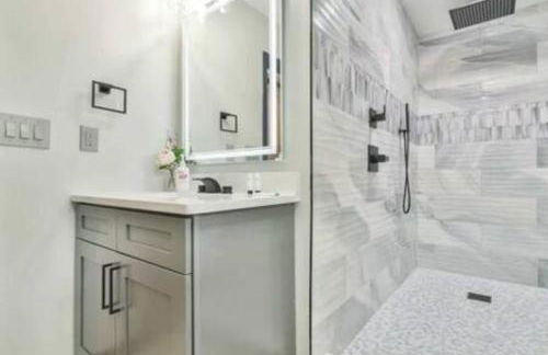 NEW! Lakefront|Lux|Games|HotTub|Dock|Friends+Fam! - Foto 37