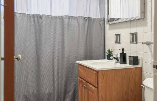 Chic City Retreat 1BR Unit - Church A2 - Foto 21