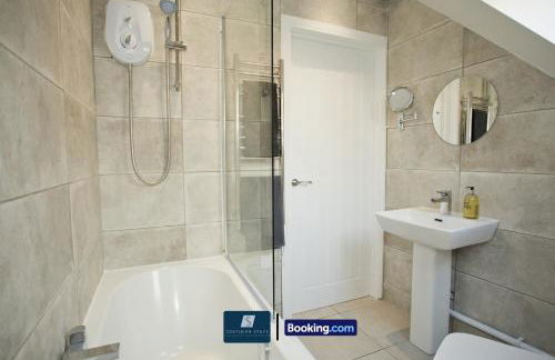 2 Bed House By Southern Stays Short Lets & Serviced Accommodation Bournemouth With Parking - Relocation & Family, 1km From The Beach - Photo 19