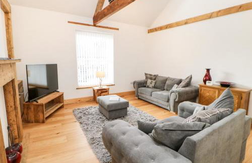 Flat Above 27 - Photo 1