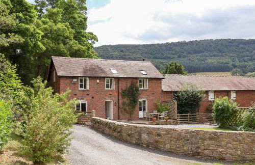 Bryn Howell Stables - Photo 1