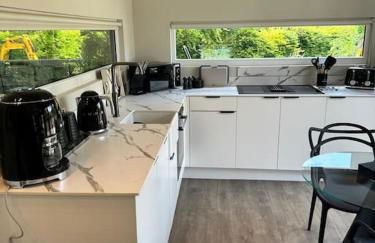 Luxurious Glass House with Private Hot tub - Photo 29