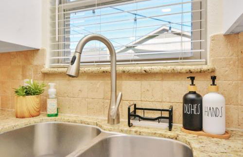 Luxury Retreat with Heated Pool, Firepit, Outdoor Cinema - Foto 53