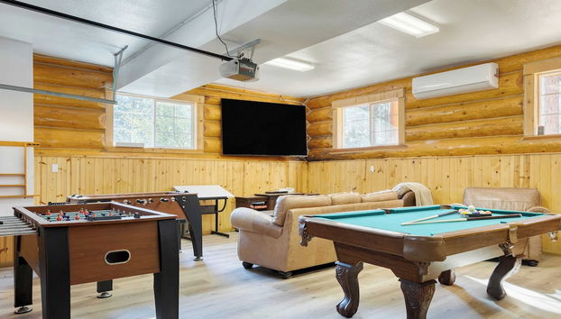 Pinetree Place by Avantstay Group Cabin w/ Hot Tub Minutes to the Lake - Foto 3, Interior