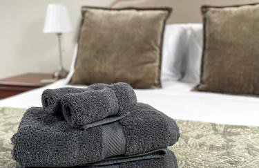 Luxury Private Apartments - Close to Town Centre - Photo 14