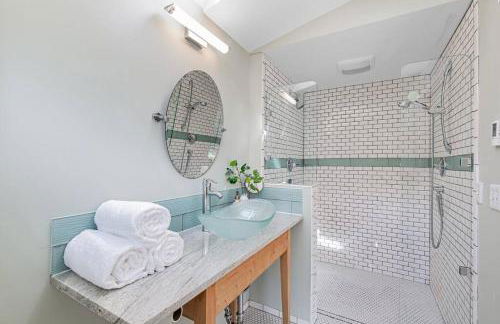 Mid-Century Modern Home - 3-Bedroom Rambler - Foto 34