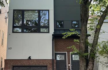 Elegant Retreat Near EWR n NYC - Photo 1