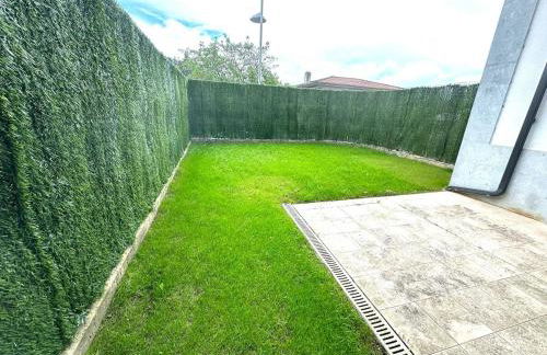 Reformado con Piscina y Jardín - Foto 19