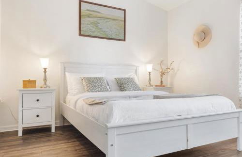 Convenient & Inviting - Fully-Equipped 2BD Condo - Foto 32